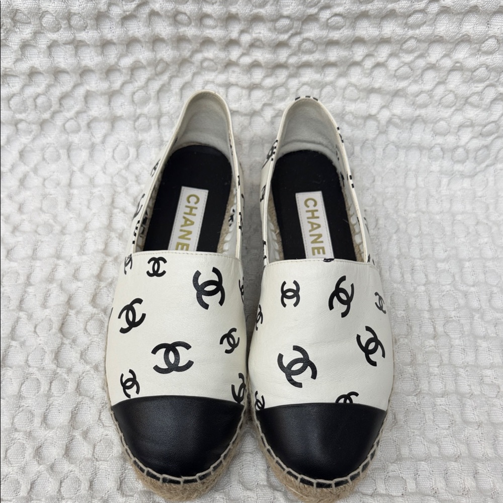 CHANEL Women's Black and Cream Espadrilles